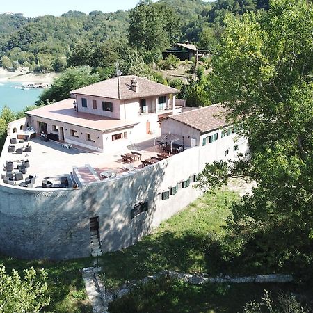 Agriturismo Incantesimo Del Lago Salto Varco Sabino Buitenkant foto