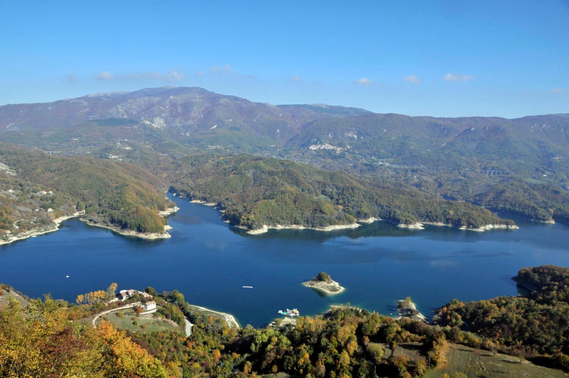 Agriturismo Incantesimo Del Lago Salto Varco Sabino Buitenkant foto