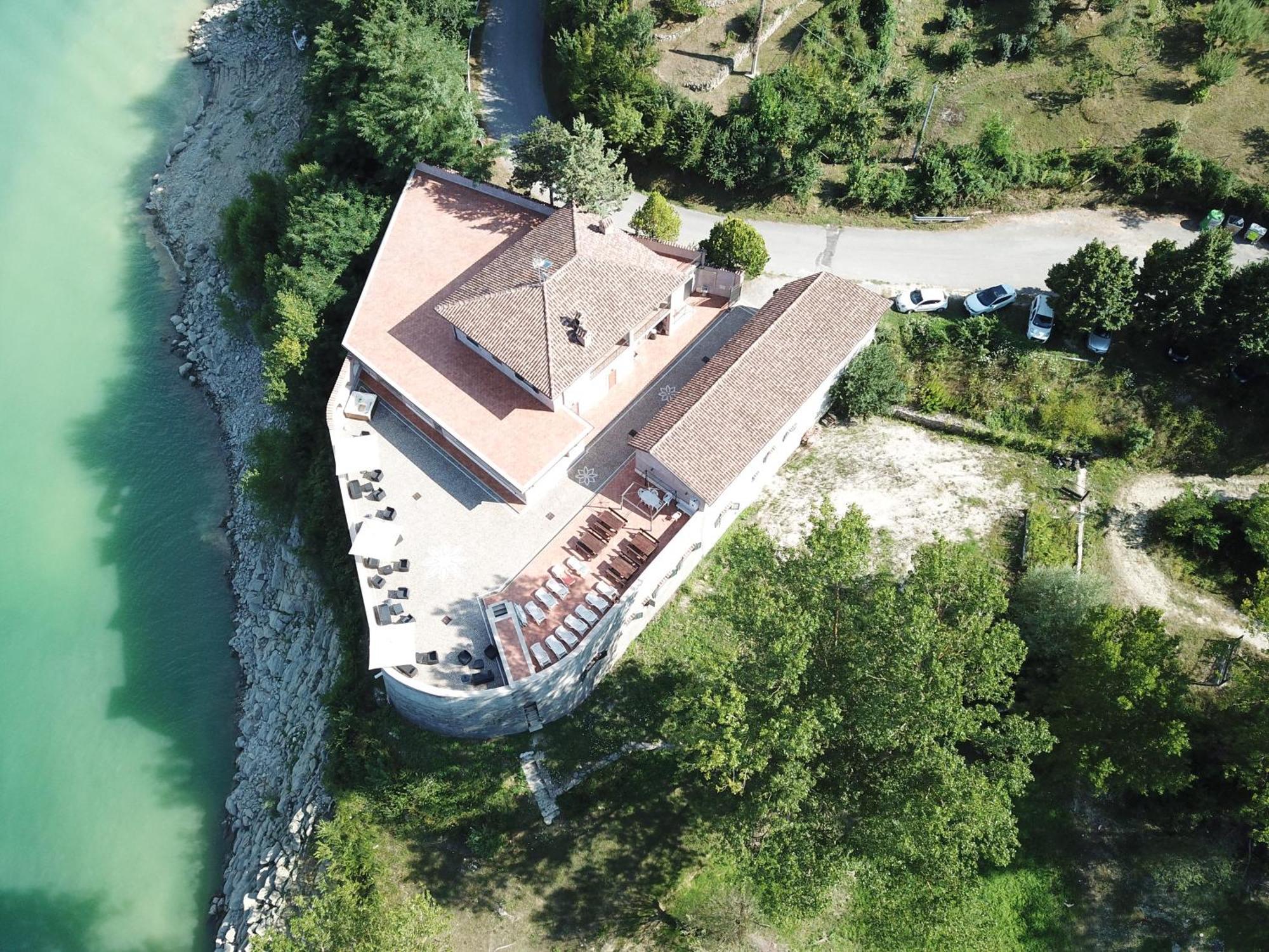 Agriturismo Incantesimo Del Lago Salto Varco Sabino Buitenkant foto